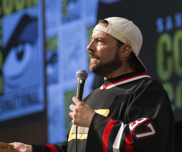 Kevin Smith Heart Attack: 4 Warning Signs of a 'Widow-Maker'