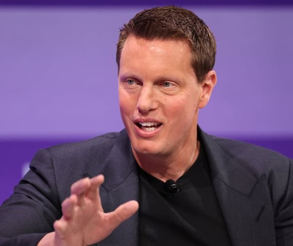 Paramount Sues Warner Over Netflix Bid