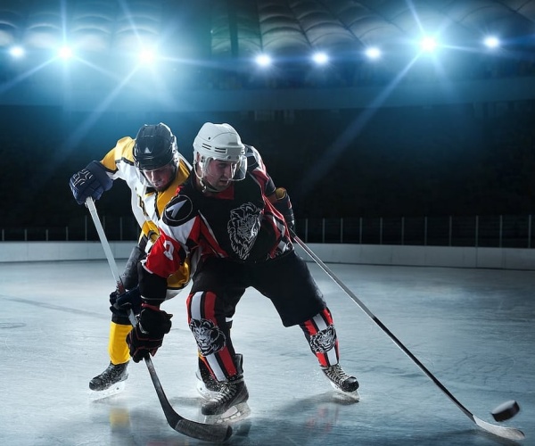 hockey players fighting for puck