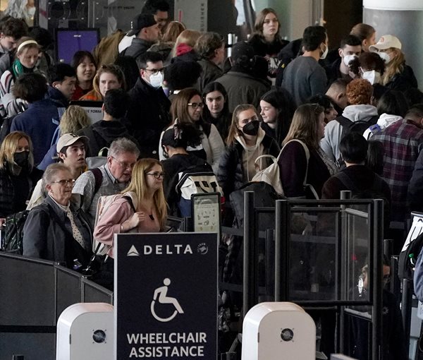 Airlines Predict Record Thanksgiving US Holiday Travel 