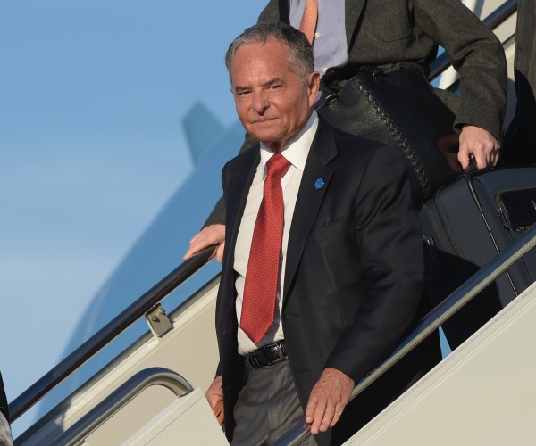 Ike Perlmutter walks down an airplane's steps