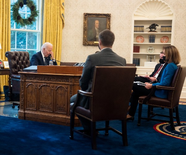 biden talking on the phone at his desk in the oval office