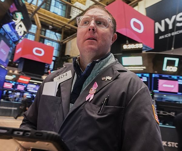 Wall Street Ends Down as AI Worries Slam Tech Stocks