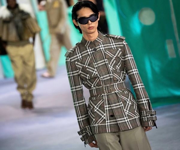 Burberry 'Scarf Bars,' Classics Aim to Drive Turnaround 