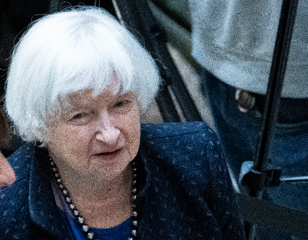 Yellen Warns Trump Team Against Interfering With Bank Supervision