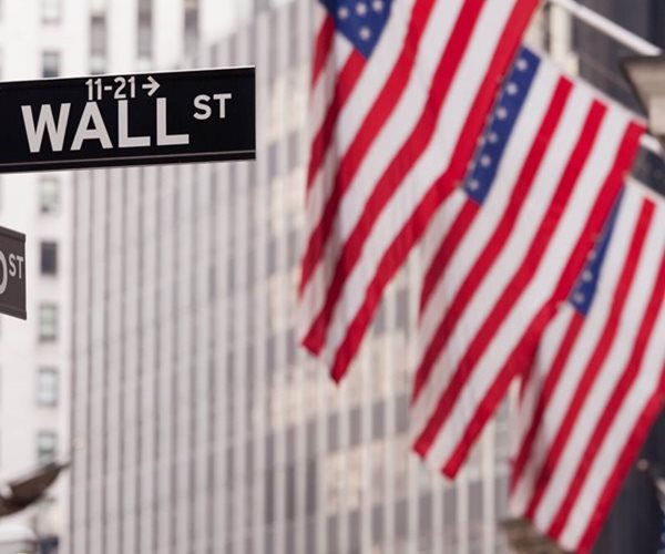 Dow Jumps 500 Points as Oil Prices Fall to $95