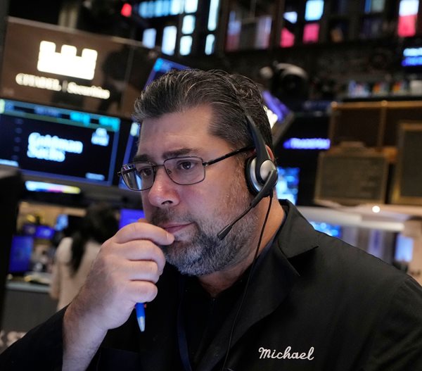 S&P, Nasdaq Hit Intra-Day Records on Rate-Cut Bets