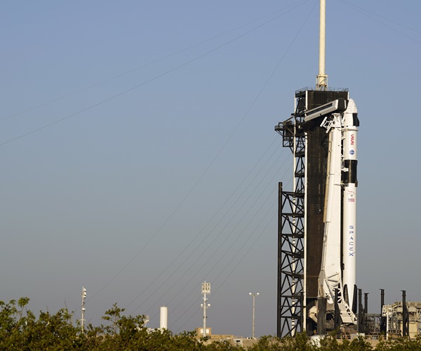 SpaceX Catches Giant Starship Booster in Fifth Flight Test