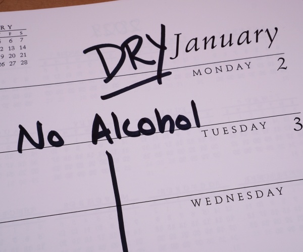 month of January on a calendar with 'no alcohol' written in