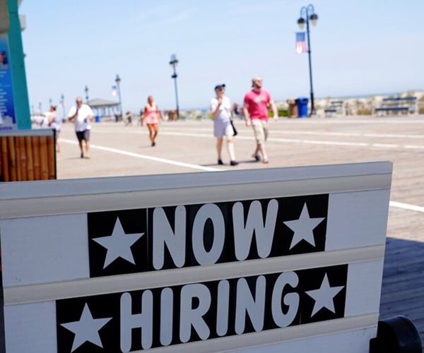 Jobless Claims Unexpectedly Fall Amid Low Layoffs