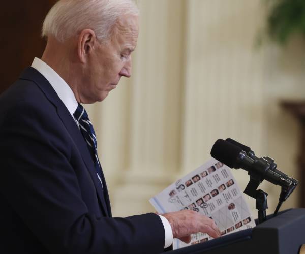 joe biden looking at a cheat sheet