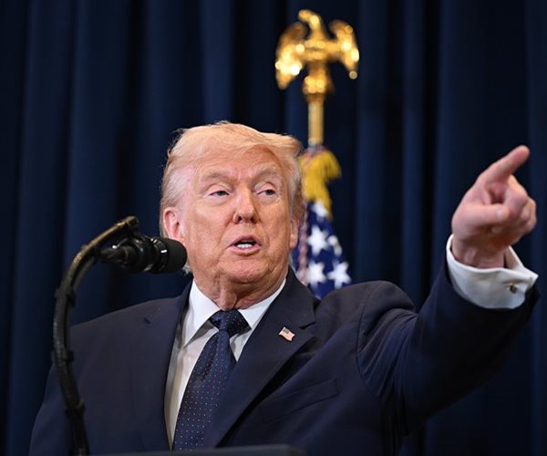 Trump Demands Powell Cut Rates as Iran War Sends Energy Prices Soaring