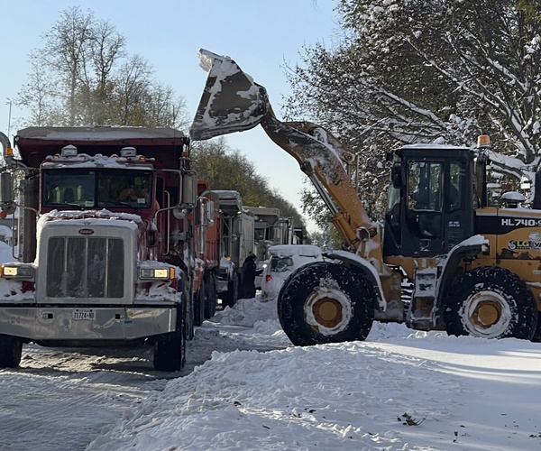 Parts of N.Y. Dig Out After Potentially 'Historic' Snowfall