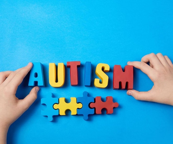 autism spelled out in puzzle pieces