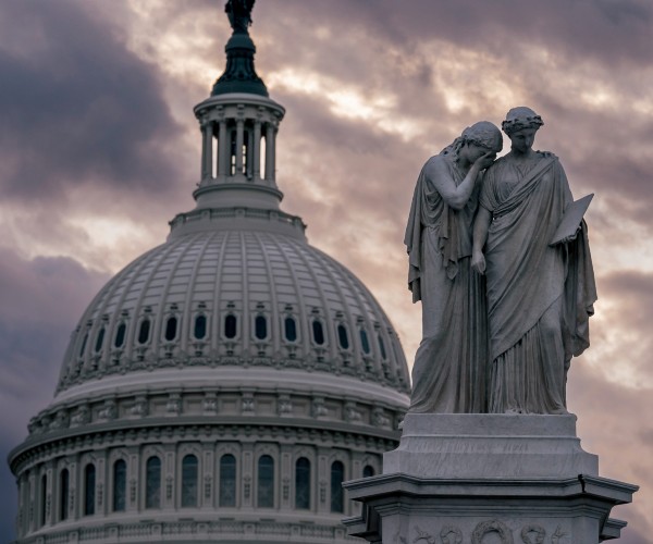 capitol dome and peace monument united states 