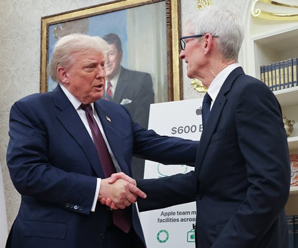 Navarro: Tim Cook 'Lied Through His Teeth' About US iPhone Production