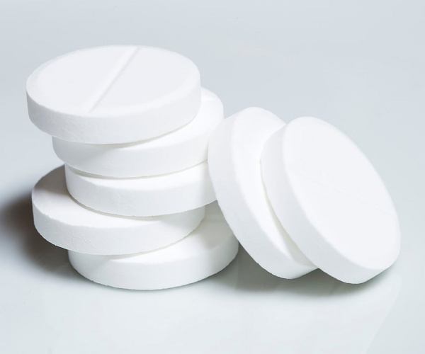 white aspirin tablets