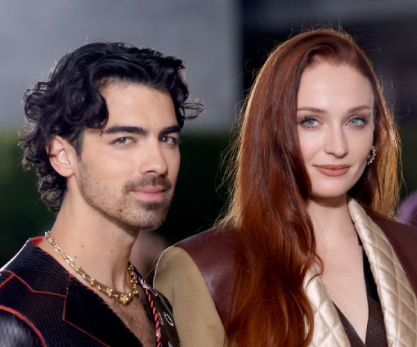 joe jonas and sophie turner attending a gala