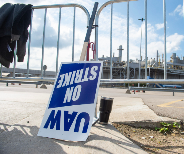 uaw auto strike against the brig three 