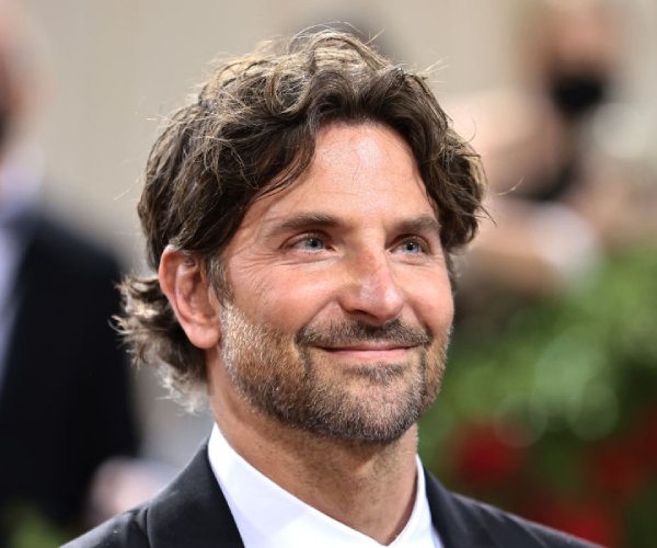 bradley cooper attends a gala