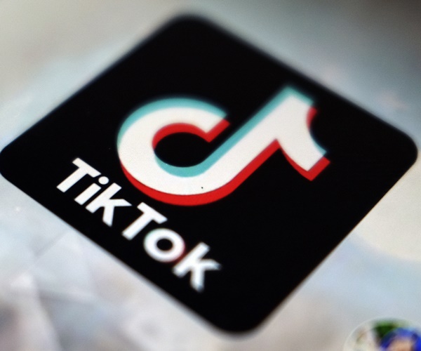 Trump to Issue Executive Order on Monday to Let TikTok Operate