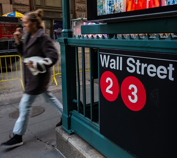 Wall Street Ends Lower on Penultimate Trading Day