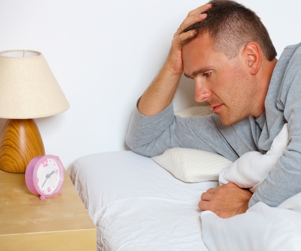 man can't sleep in middle of night looking at clock