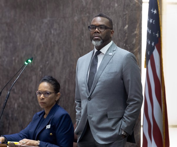 city council and mayor meeting in the windy city of the united states