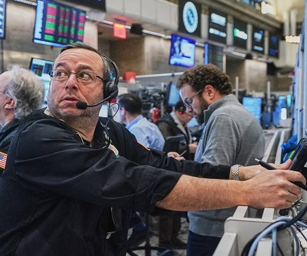 Global Stocks Reel as AI Fears Dominate Market Action 