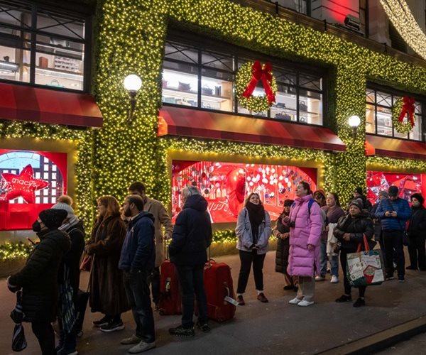 Americans' Holiday Spending Bodes Well for Economy