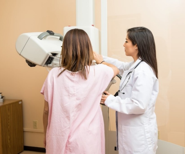 woman undergoing mammogram