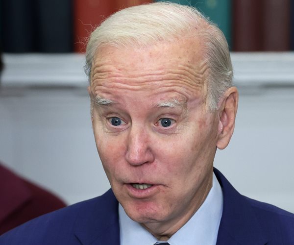 Biden Urges Confidence in US Banks After Collapse