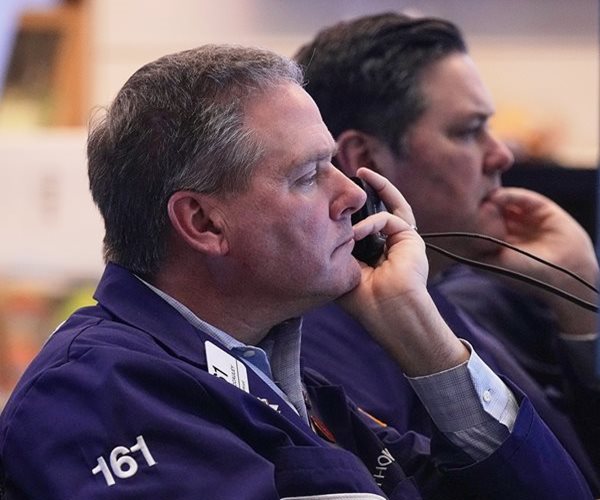 S&P 500, Nasdaq Futures Inch Lower After AI-Driven Rally