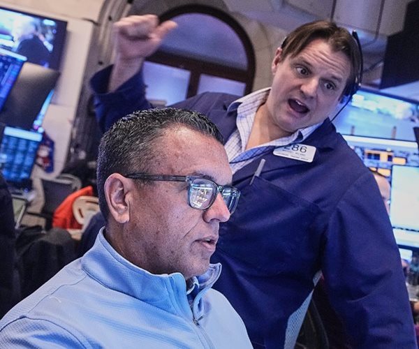 Wall Street Closes Higher Ahead of Earnings, Fed Meeting