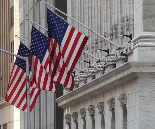 Yardeni Raises Odds of US Market Meltdown to 35%