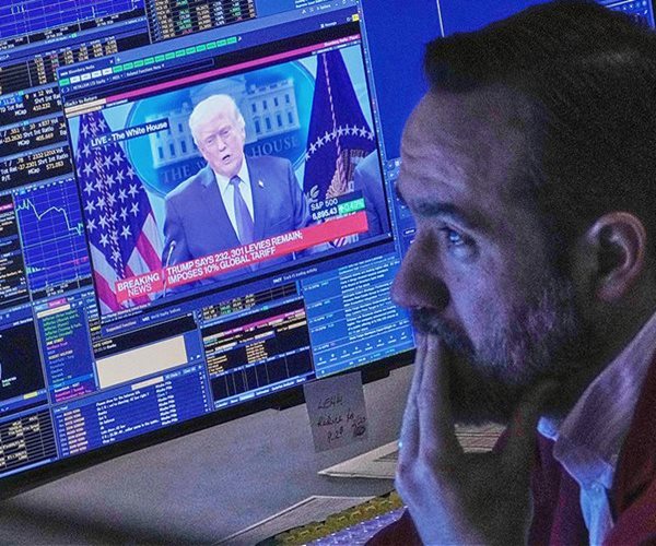 Dow Falls 680 Points as Tariff Confusion Grows