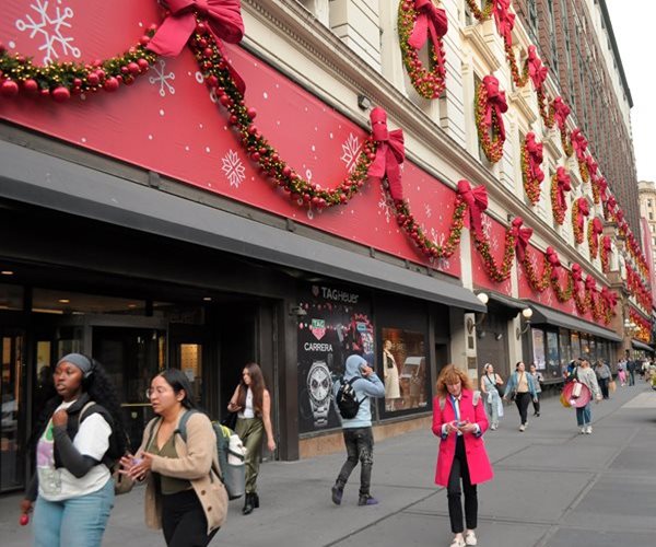 Consumer Sentiment Rises in November: UMich Poll