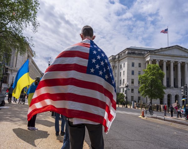 Ukrainian and Western Leaders Laud US Aid Package While the Kremlin Warns of 'Further Ruin'