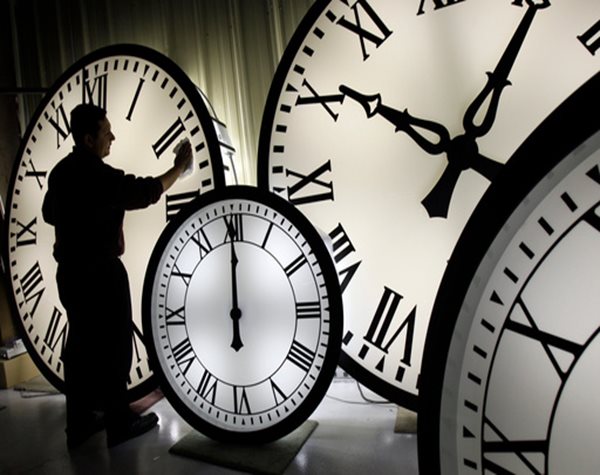 This Weekend's US Clock Change Is a Problem, and There's a Deep Divide on How to Fix it