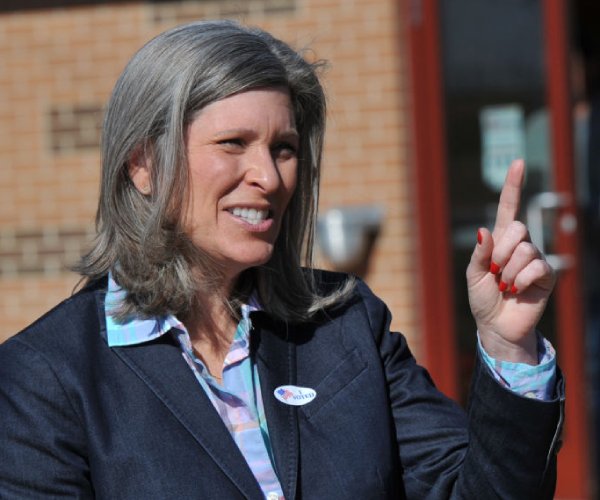 joni ernst holding a finger up