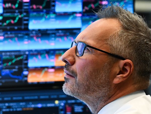 Markets Slide on Trump's Greenland Plan