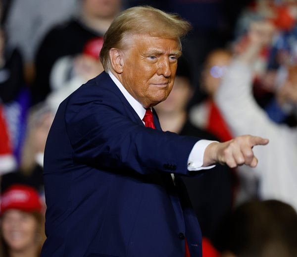 Trump Has 56% Odds of Winning, Harris 44%: Oddschecker