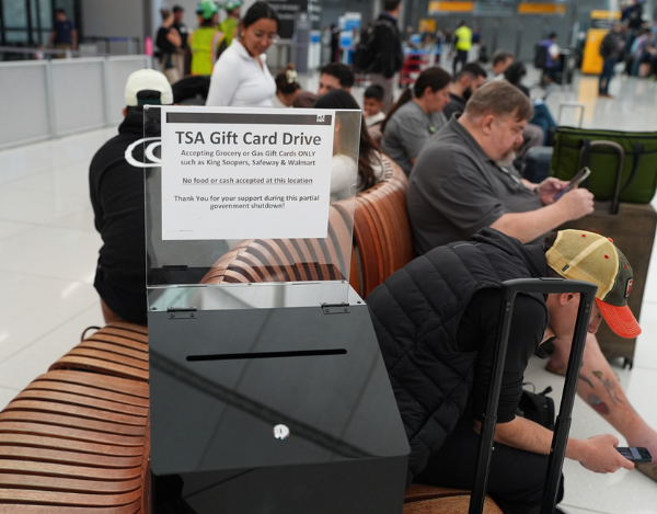US Says Airport Delays Will Worsen as Shutdown Continues