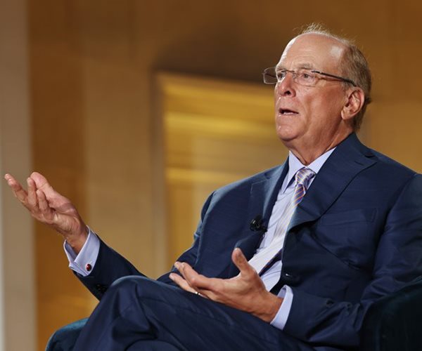 BlackRock CEO Backs Staying Invested Amid Volatility