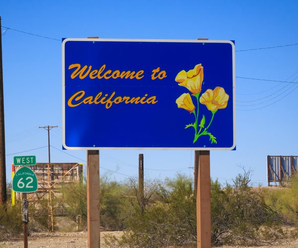 California welcome sign