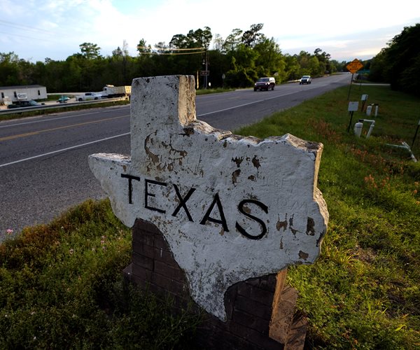 Texas welcome sign