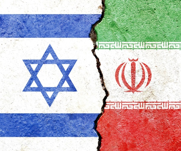 israel versus iran flags