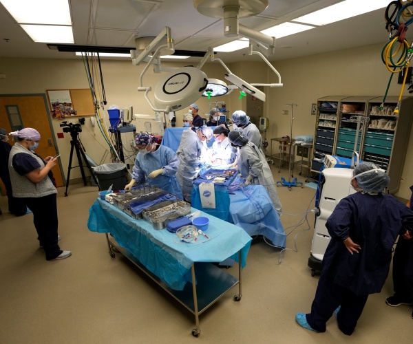 organ transplant team in operating room