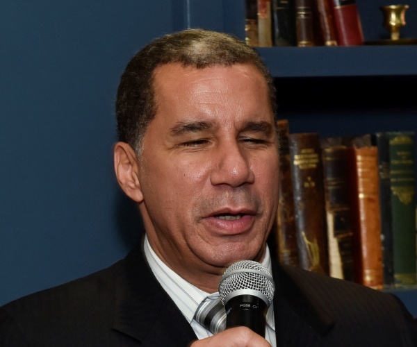 Democrat Ex-N.Y. Gov. Paterson Calls Abbott's Migrant Busing Strategy 'Brilliant'