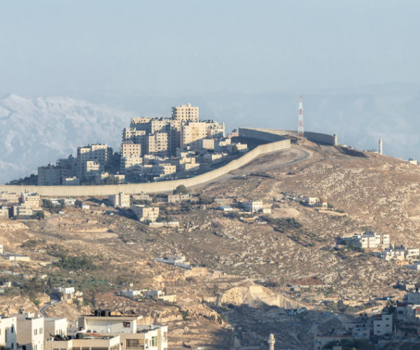 security fence separating Israel from the west bank of jordan 